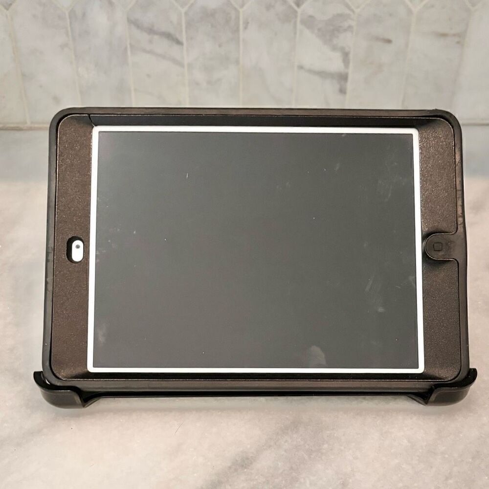 Apple Ipad Mini Silver 2012 First Generation Model - Silver
